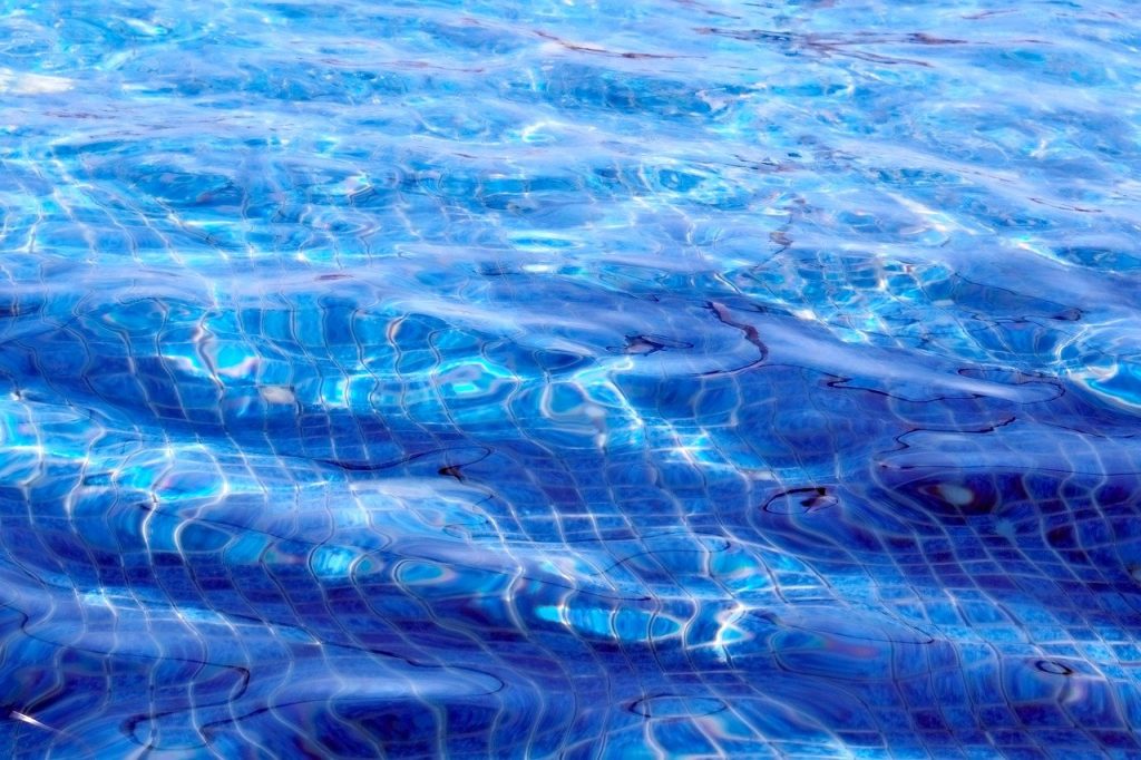 découvrez des conseils essentiels pour assurer la sécurité de votre piscine. apprenez les meilleures pratiques pour prévenir les accidents, protéger vos proches et profiter de votre espace aquatique en toute sérénité.