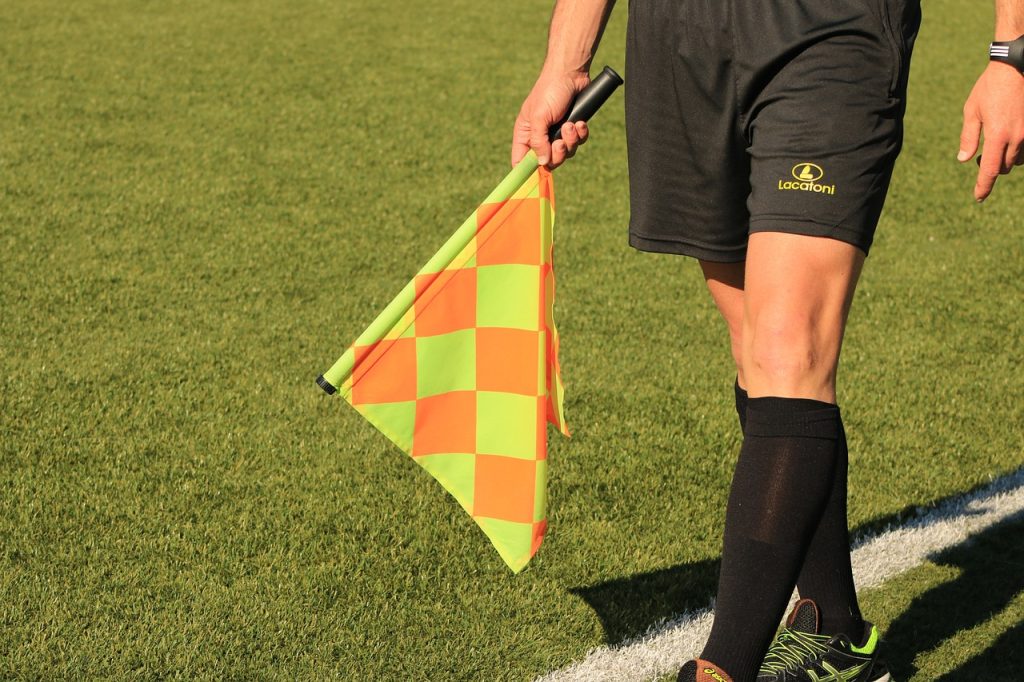 découvrez notre guide complet sur les arbitres ('referees'), leur rôle essentiel dans le sport, les critères de sélection et l'importance de leur impartialité pour garantir des compétitions équitables et justes.