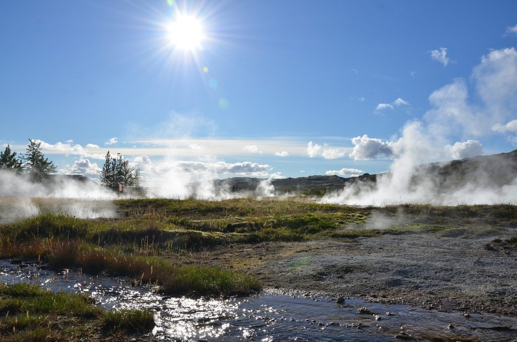 découvrez les merveilles de la géothermie, une énergie renouvelable et durable qui exploite la chaleur de la terre. apprenez comment cette technologie révolutionnaire peut réduire votre empreinte carbone et fournir une source d'énergie fiable pour les ménages et les entreprises.