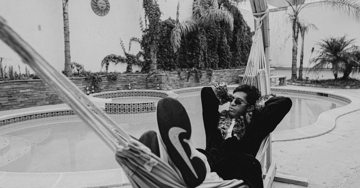 découvrez nos revêtements de piscine qui allient esthétique et durabilité. offrez à votre piscine une protection optimale tout en sublimant son apparence grâce à notre gamme de couleurs et de textures adaptées à tous les styles. transformez votre espace extérieur en un véritable havre de paix.